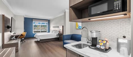 Suite, 1 King Bed | Egyptian cotton sheets, premium bedding, pillowtop beds, desk