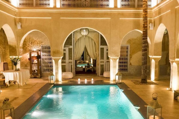 Outdoor pool, pool umbrellas, sun loungers - Anayela (Marrakech)