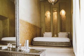 In-room safe, desk, iron/ironing board, free WiFi - Anayela (Marrakech)