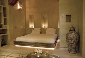 جناح | خزنة داخل الغرفة ومكتب ومكواة/لوح كي وواي فاي مجانًا