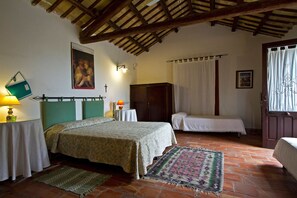 Quadruple Room | Free cots/infant beds, free WiFi