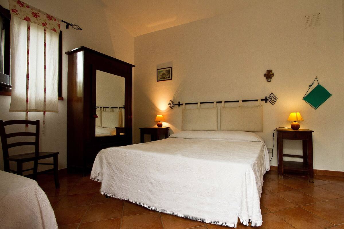 Triple Room | Free cots/infant beds, free WiFi