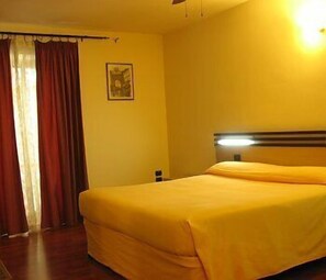 Desk, free WiFi - Duomo Hotel (Naples)