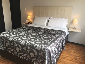 Executive Single Room | Minibar, in-room safe, desk, iron/ironing board - Hotel San Francisco (Bogotá)