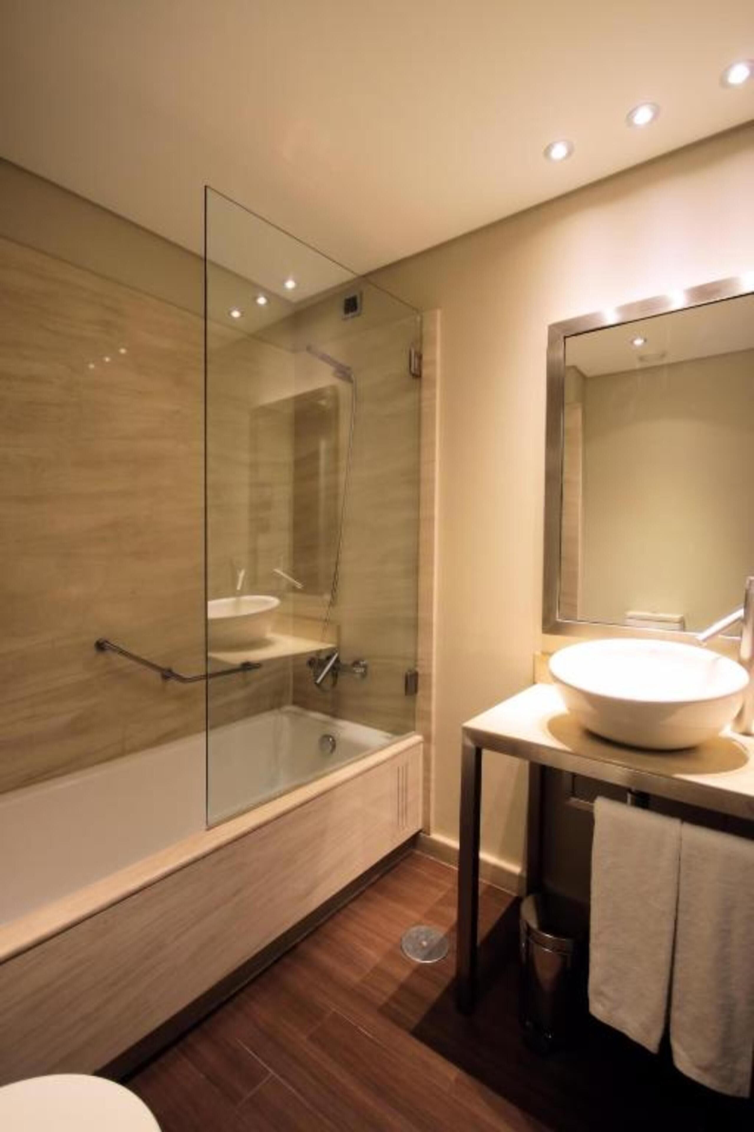 economy double room | bathroom | deep-soaking bathtub, hair dryer, bidet, towels