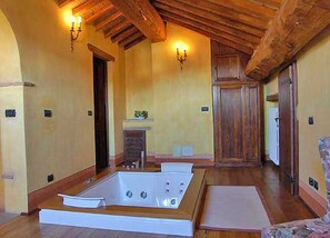 Deluxe Suite, 1 King Bed, Hot Tub, Garden Area | Jetted tub - Residenza d'epoca il Biribino (Città di Castello)