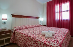 1 Schlafzimmer, laptopgeeigneter Arbeitsplatz, Verdunkelungsvorhänge