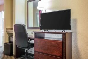 Suite, 1 King Bed, Non Smoking | Iron/ironing board, free WiFi, bed sheets, wheelchair access - Econo Lodge Harrisburg - Hershey (Harrisburg)