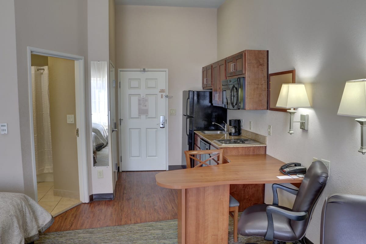 1 bedroom, desk, iron/ironing board, free rollaway beds
