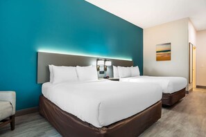 Habitación estándar, 2 camas de matrimonio, no fumadores | Escritorio, tabla de planchar con plancha, cunas gratuitas