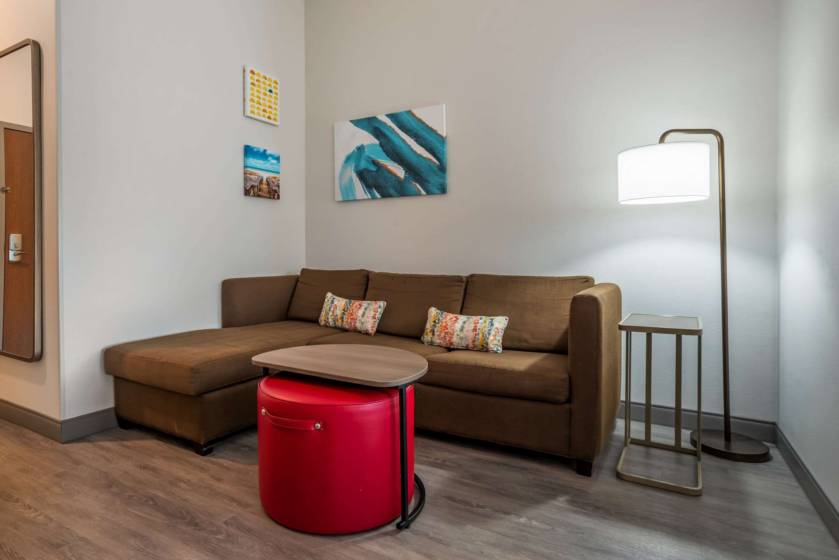 suite, non smoking | desk, iron/ironing board, free cots/infant beds, rollaway beds