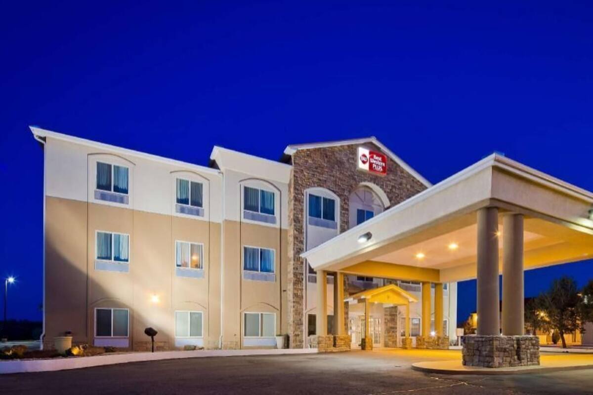 A hotel with a covered entrance, multiple windows, and a sign indicating it is a Marriott hotel.