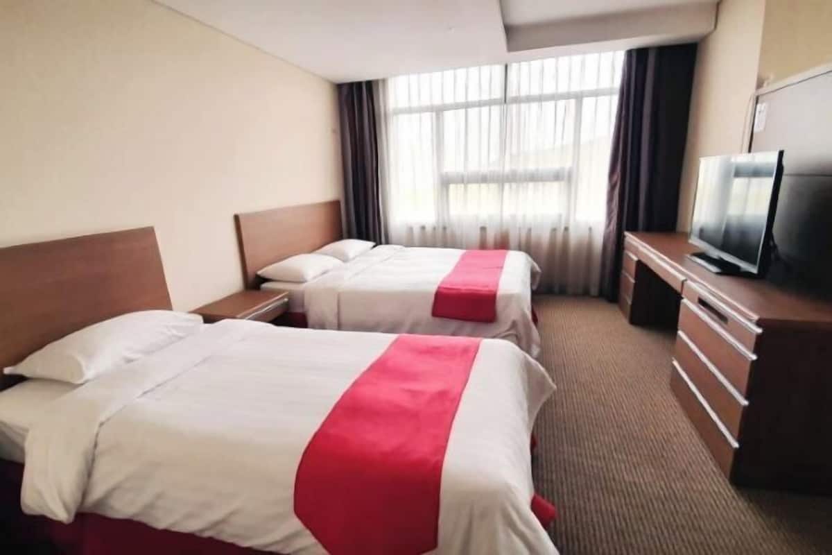 Minibar, in-room safe, desk, free WiFi
