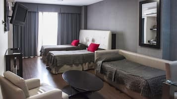 Literie de qualité supérieure, coffres-forts dans les chambres, bureau