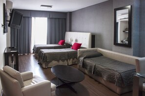 Literie de qualité supérieure, coffres-forts dans les chambres, bureau