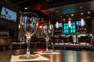 Se sirven desayunos, almuerzos y cenas; cocina internacional