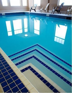 Una piscina cubierta