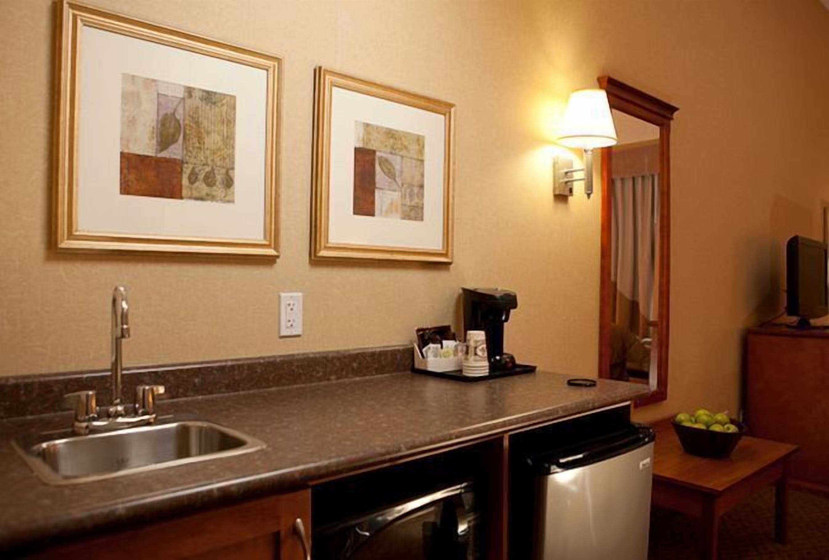 fridge, microwave, coffee/tea maker