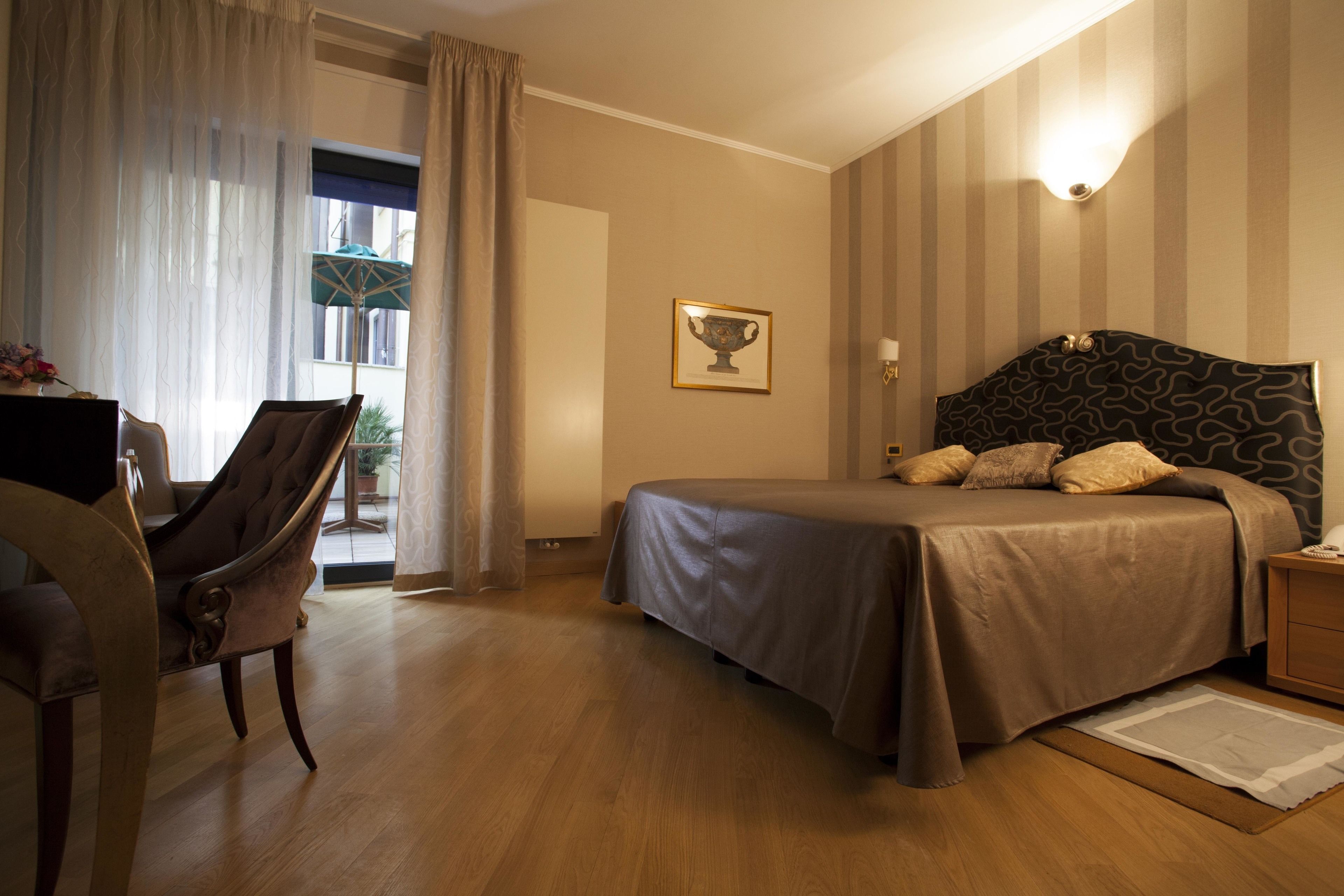 Double Room Single Use | Minibar, in-room safe, blackout drapes, free WiFi