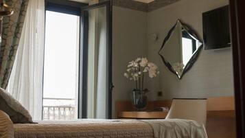 Double or Twin Room | Minibar, in-room safe, blackout curtains, free WiFi