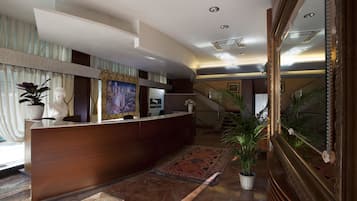 Check-in-/Check-out-Schalter