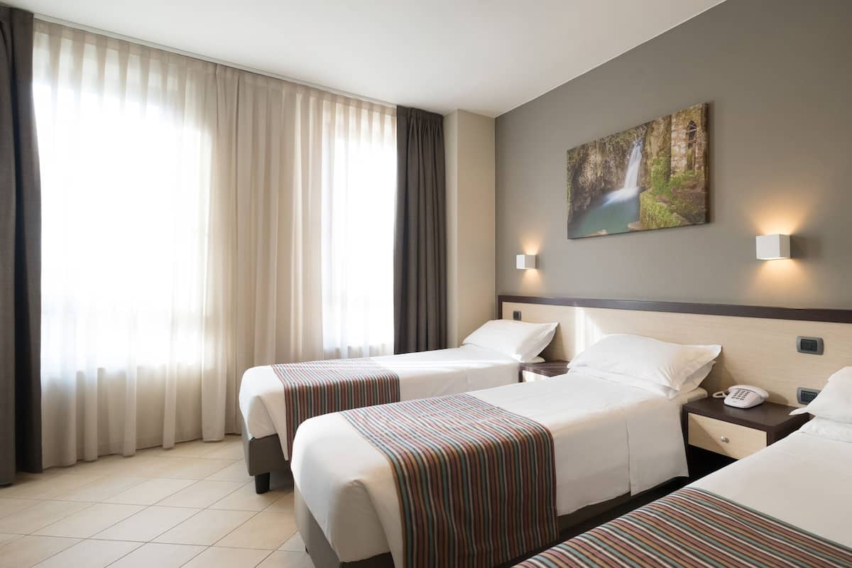 triple room, multiple beds | hypo-allergenic bedding, minibar, in-room safe, individually decorated