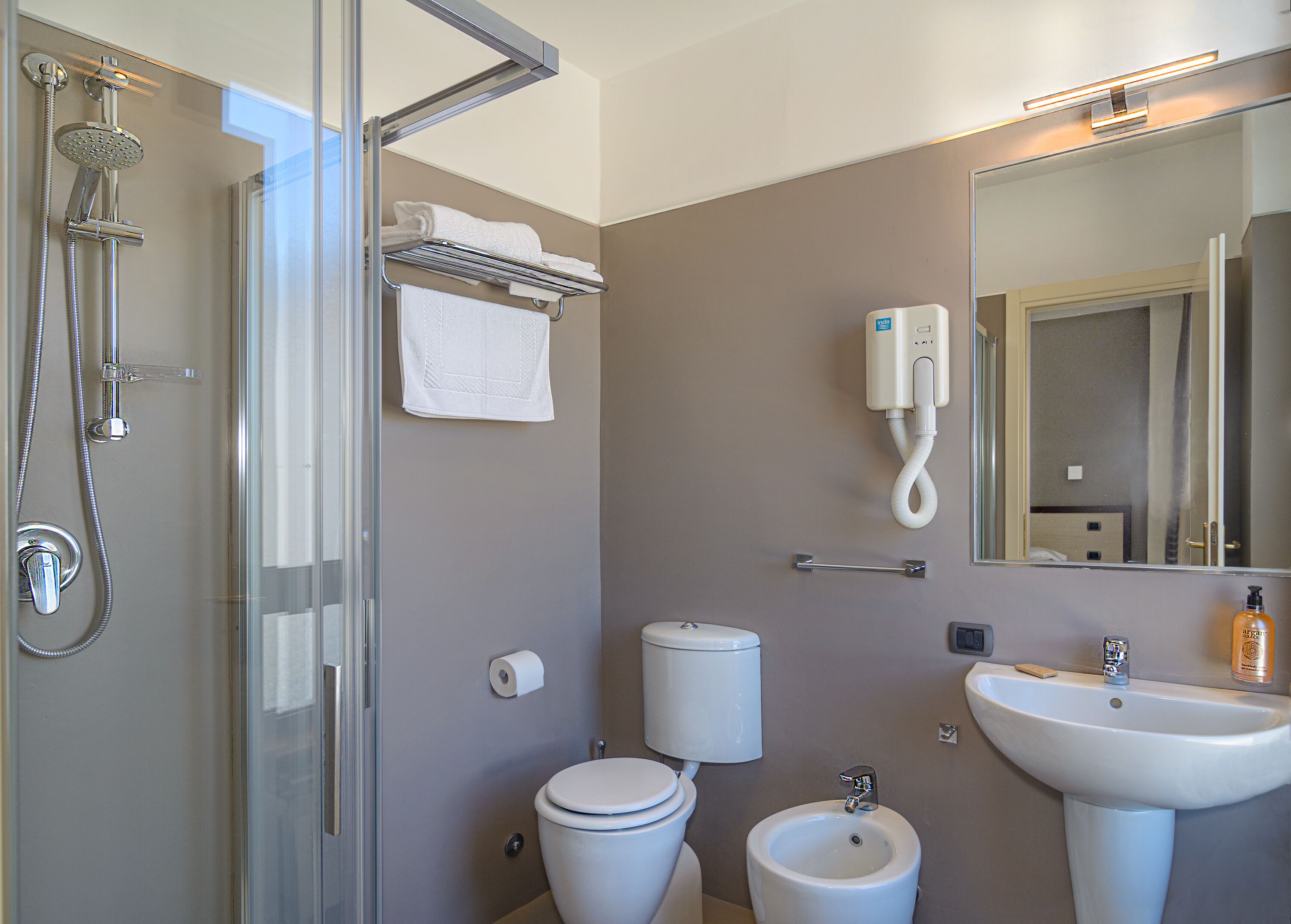 shower, free toiletries, hair dryer, bidet