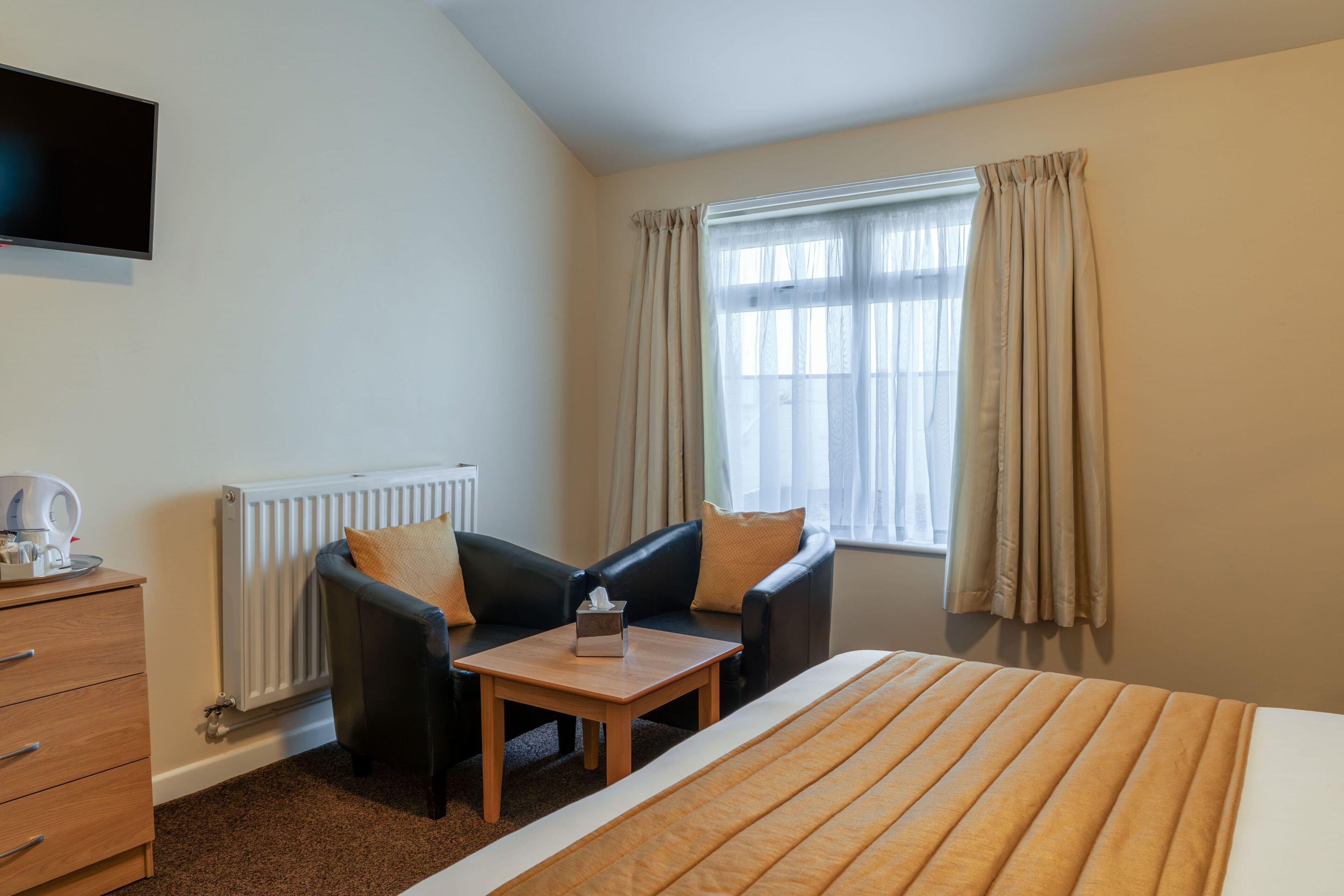 Double Room | Desk, iron/ironing board, free WiFi, bed sheets