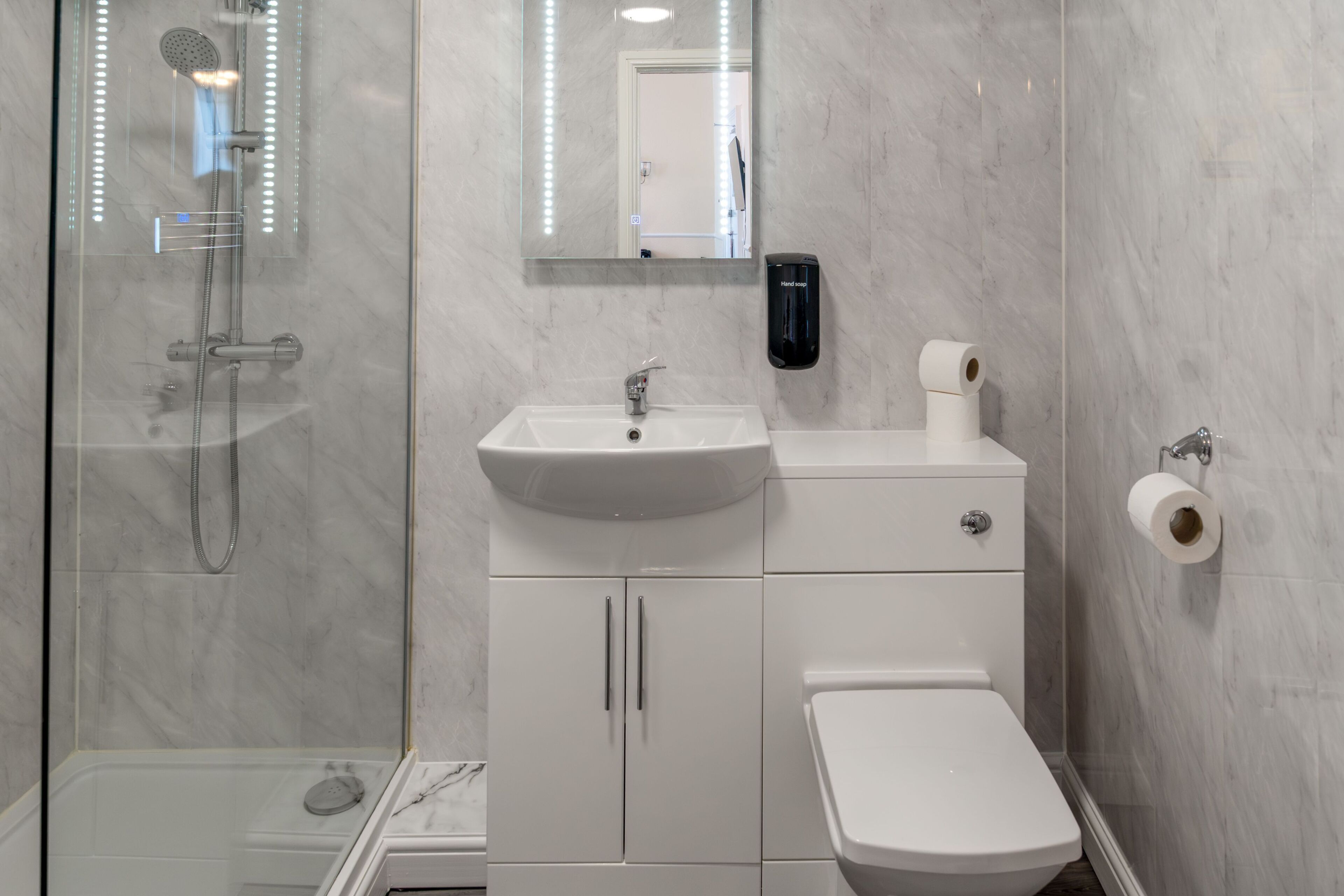 Twin Room with Sea View | Bathroom | Free toiletries, hair dryer, towels