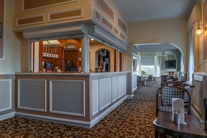 Bar (on property) - The Clifton Hotel (Scarborough)