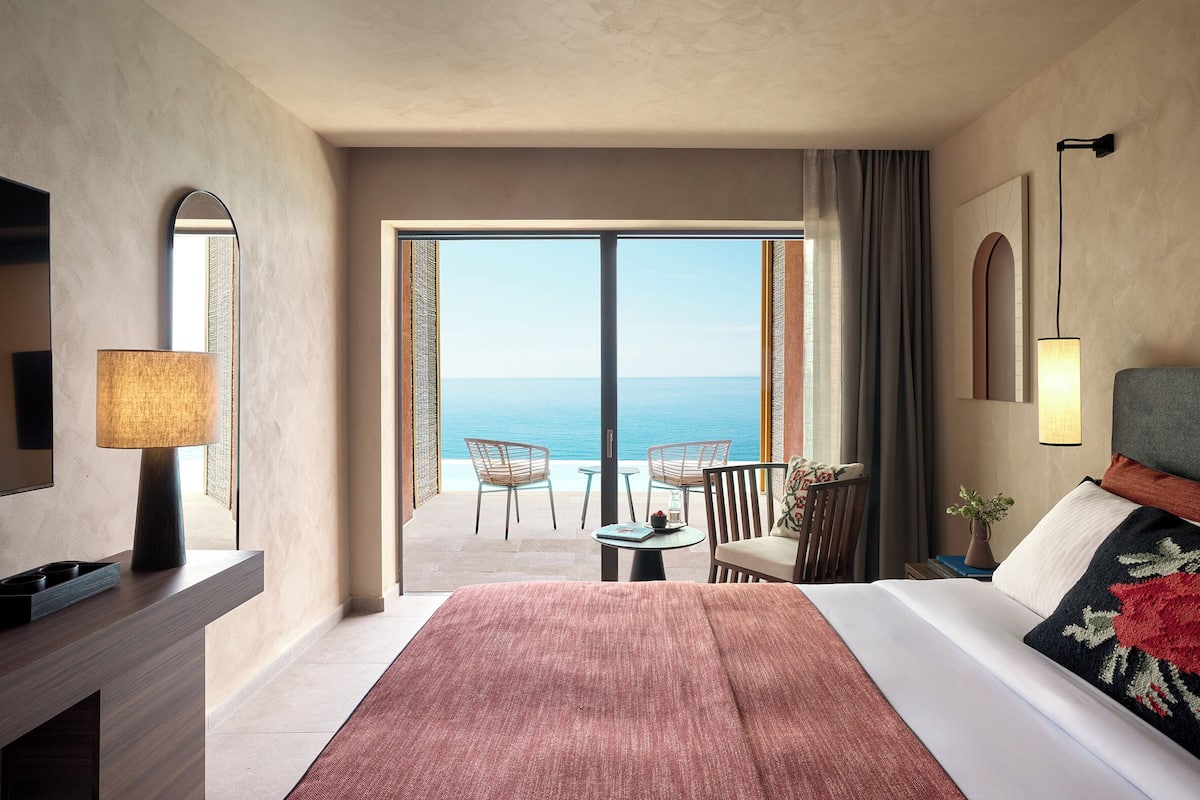 Premium Room Sea View and Swim Up Pool | Tallelokero huoneessa, ilmainen Wi-Fi, vuodevaatteet