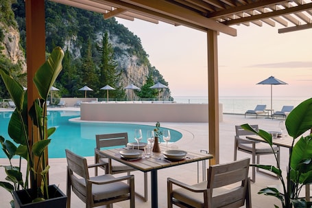 3 restaurants; breakfast, lunch, dinner, and brunch served. Ella Alkyna – Adults Only