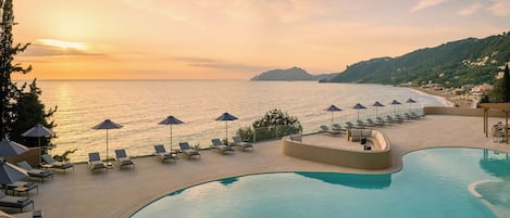 Indoor pool, 2 outdoor pools, pool umbrellas, sun loungers