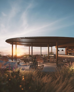 5 bars/lounges, 2 poolside bars, beach bar