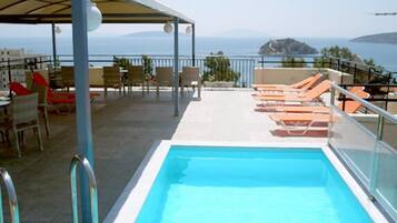 Seasonal outdoor pool, sun loungers