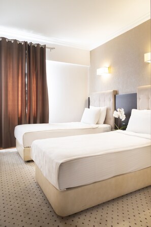 Standard Triple Room | Egyptian cotton sheets, premium bedding, down comforters - Blanca Hotel (Izmir)