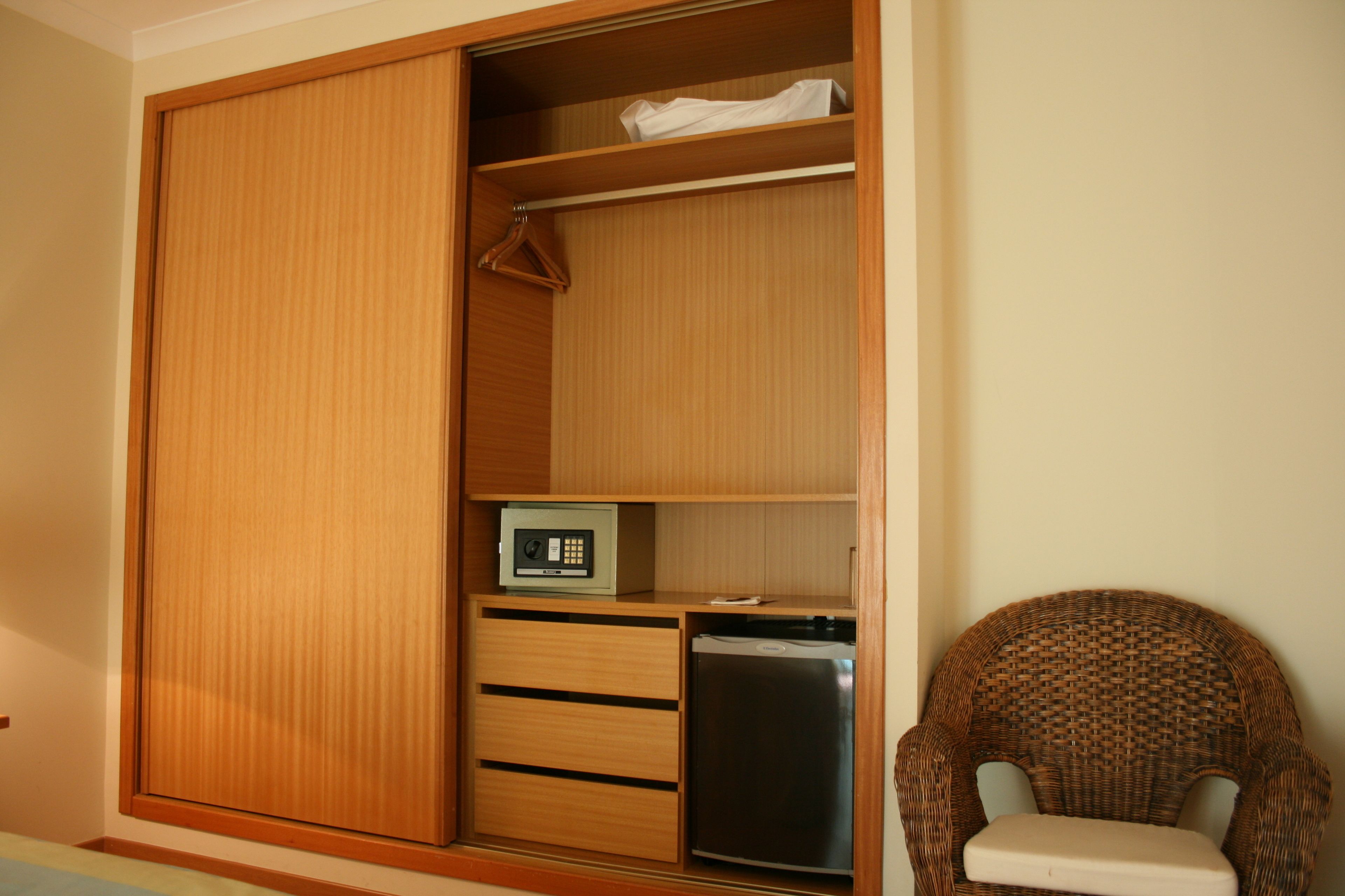 1 bedroom, in-room safe, desk, free wifi