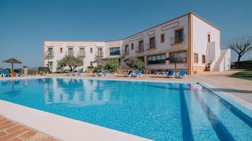 Outdoor pool, pool umbrellas, sun loungers