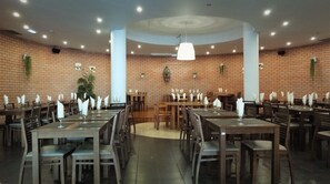 Daily continental breakfast (EUR 7 per person)