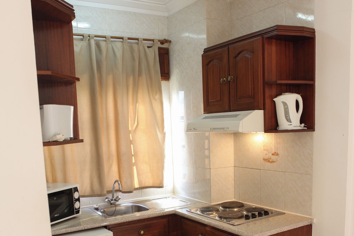 Cuisine privée | Cafetière/bouilloire, réfrigérateur, plaque de cuisson