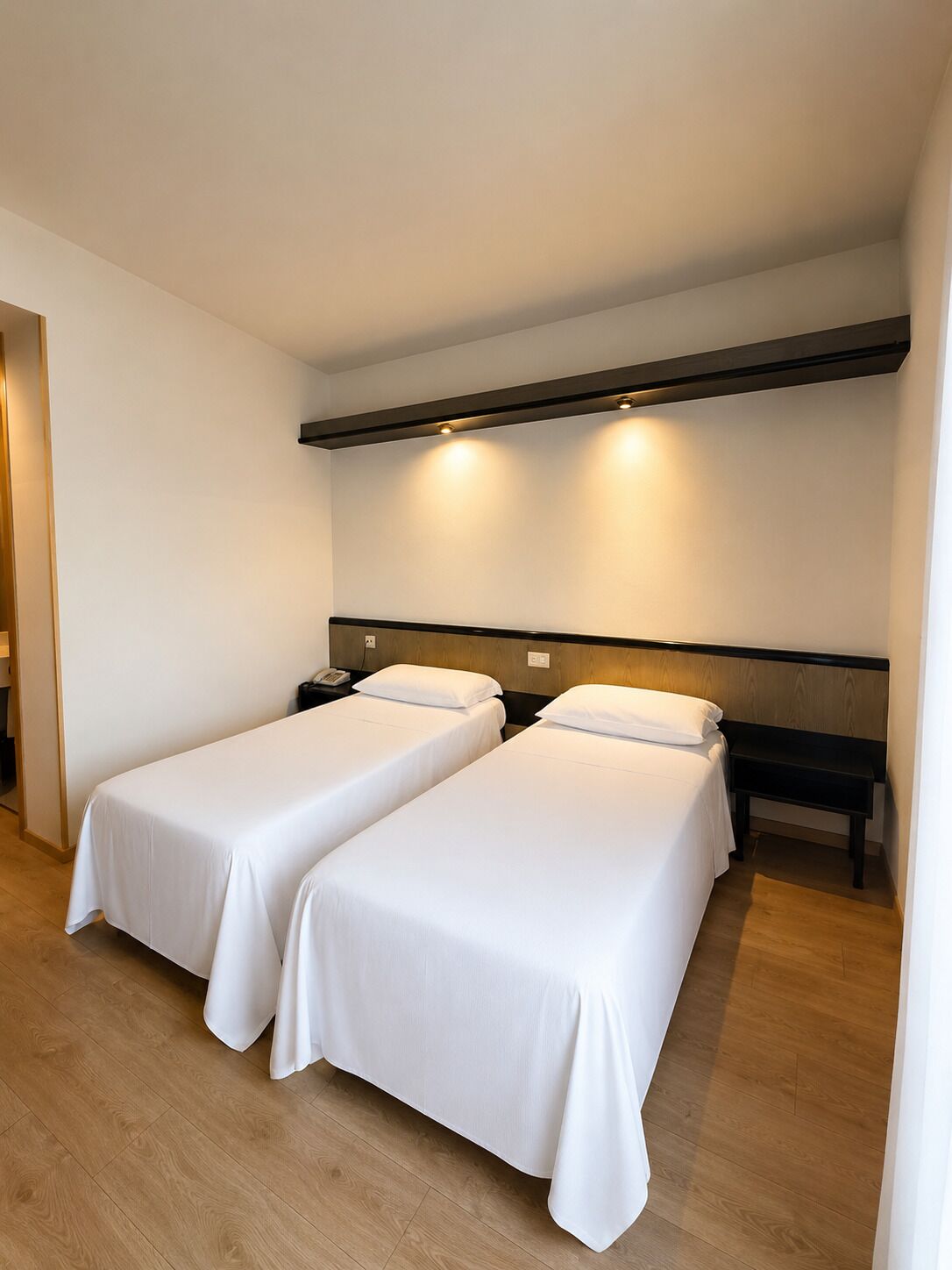 Camera Standard con letto matrimoniale o 2 letti singoli | Biancheria da letto ipoallergenica, una cassaforte in camera