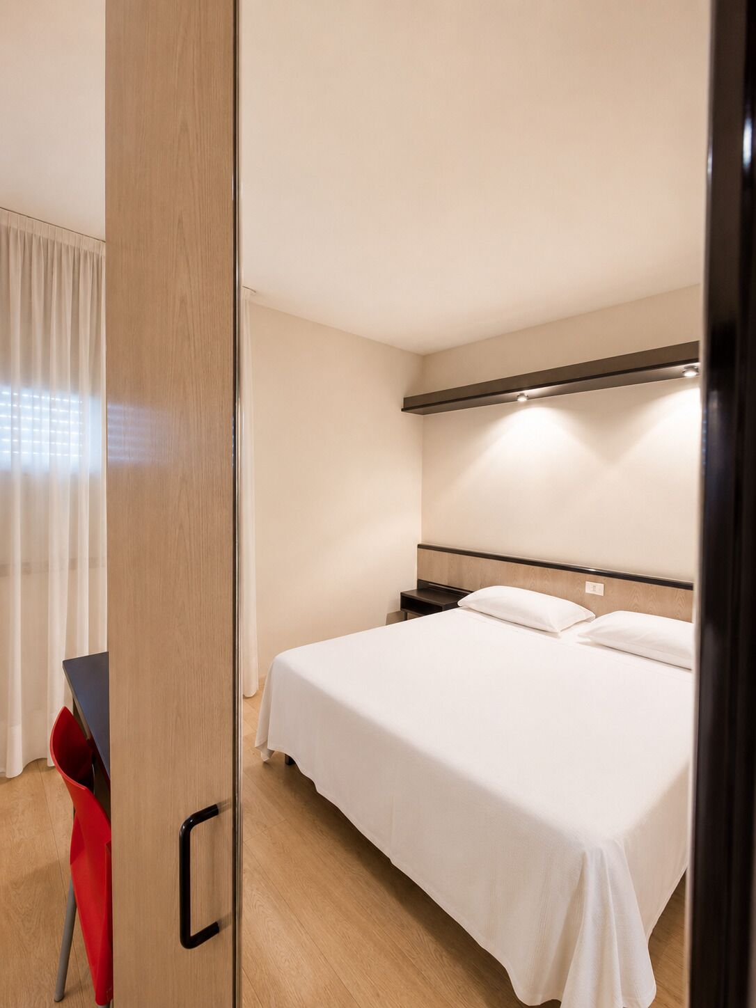 Standard Double or Twin Room | Hypo-allergenic bedding, in-room safe, desk, laptop workspace