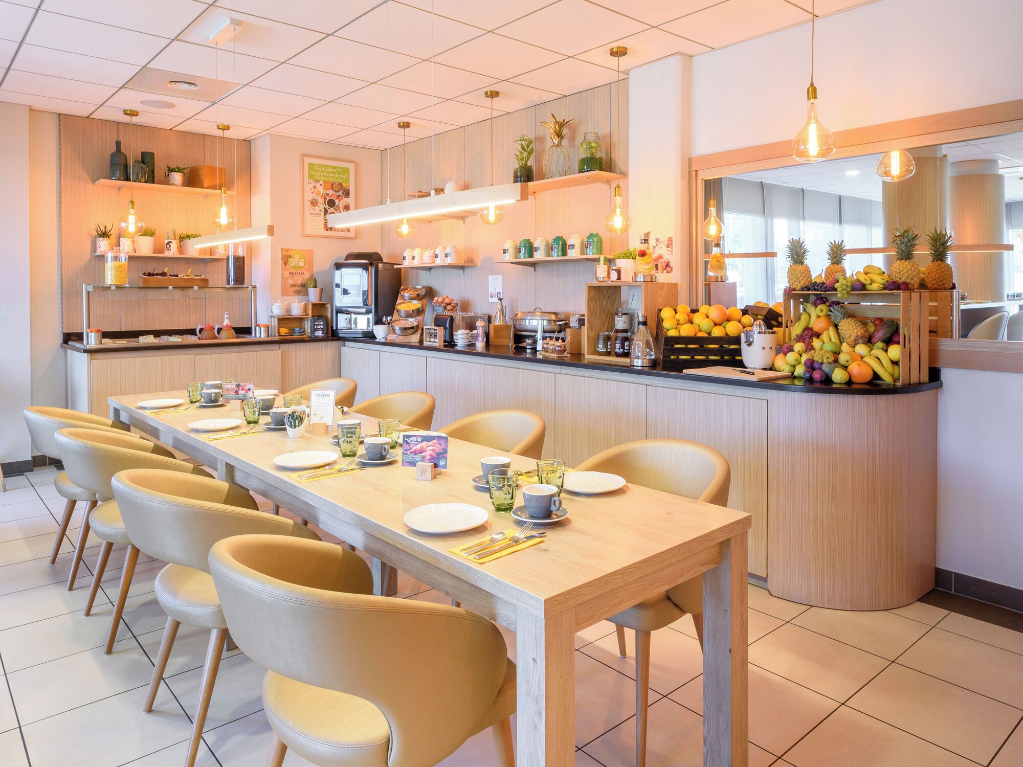 每日供應吃到飽早餐 (每人 EUR16)