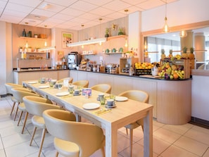 Frokostbuffé hver dag (EUR 16 per person)