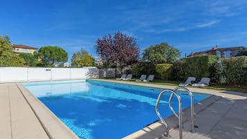 Piscine extérieure (ouverte en saison)