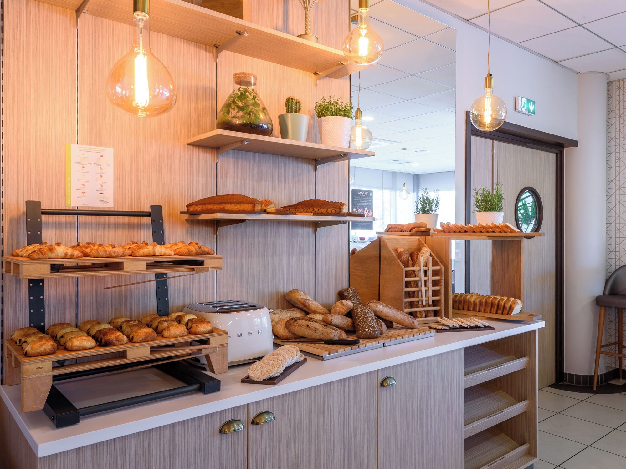 Petit déjeuner buffet (16 EUR par personne)