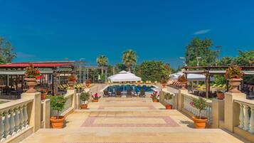 Outdoor pool, open 11:00 AM to 7:00 PM, lifeguards on site