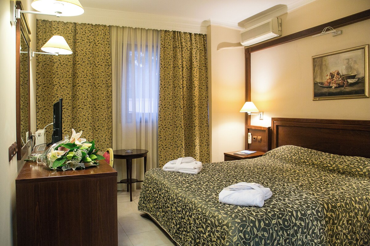 In-room safe, desk, blackout curtains, soundproofing