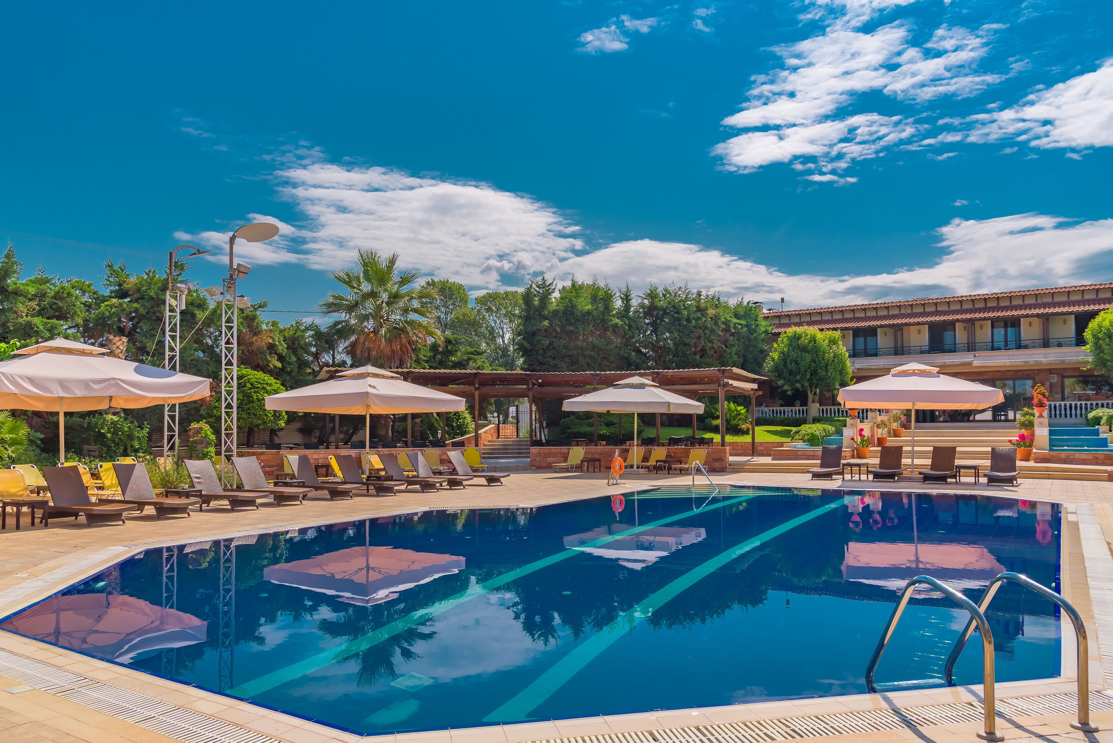 outdoor pool, open 11:00 am to 7:00 pm, lifeguards on site