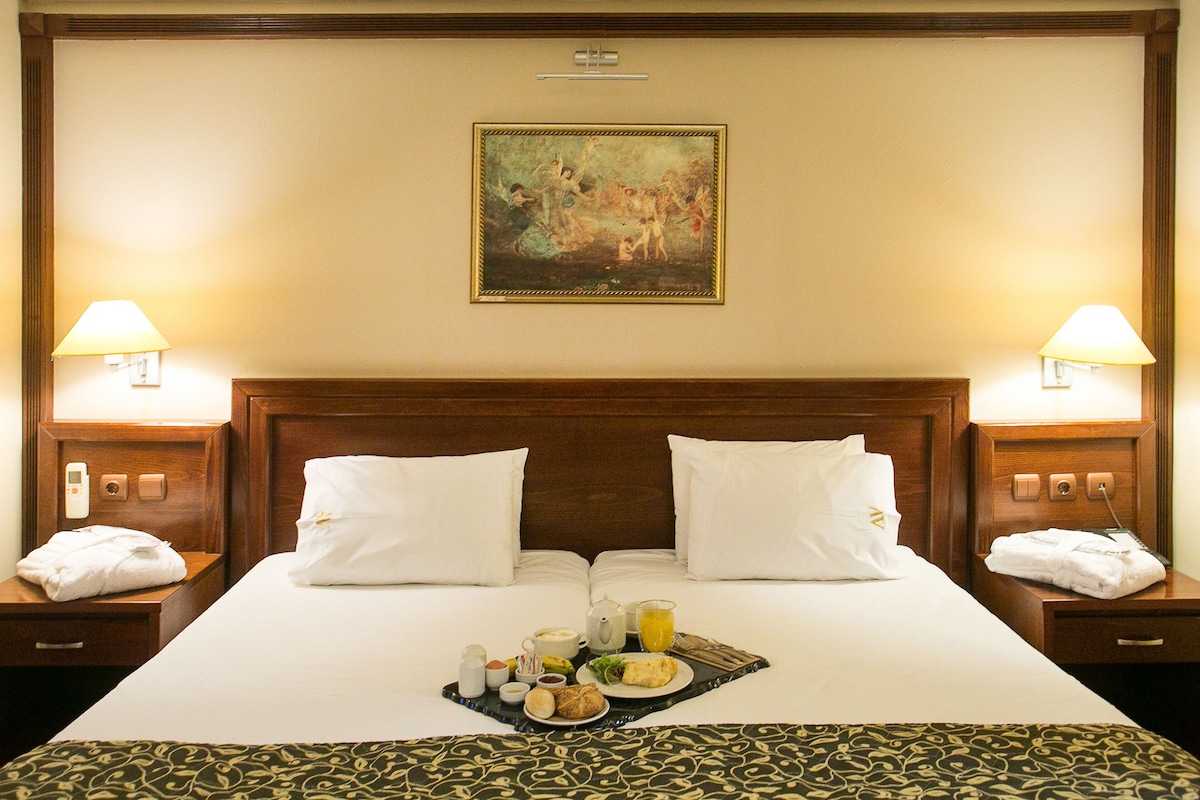 In-room safe, desk, blackout curtains, soundproofing